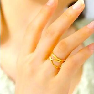 Women's 18k gold plated Stainless steel Modern Ring size 7 NWT